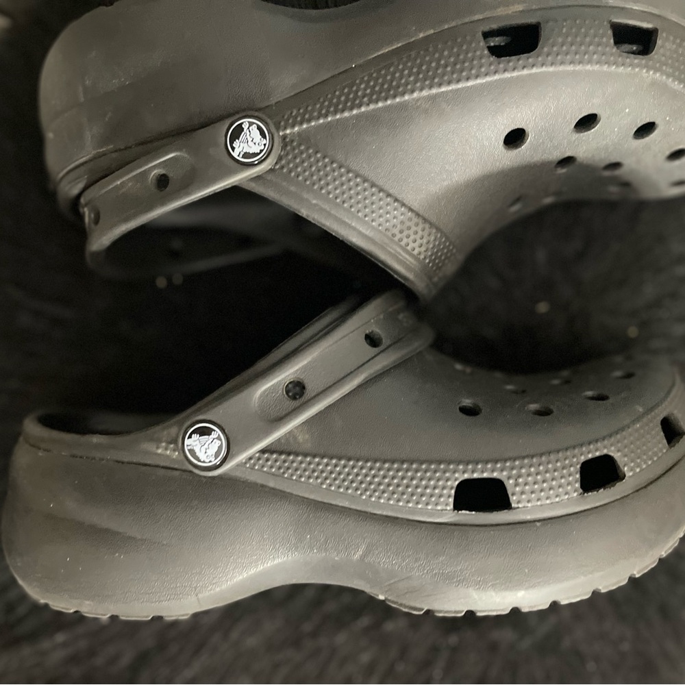 CROCS black platform Clogs - Picture 3 of 4